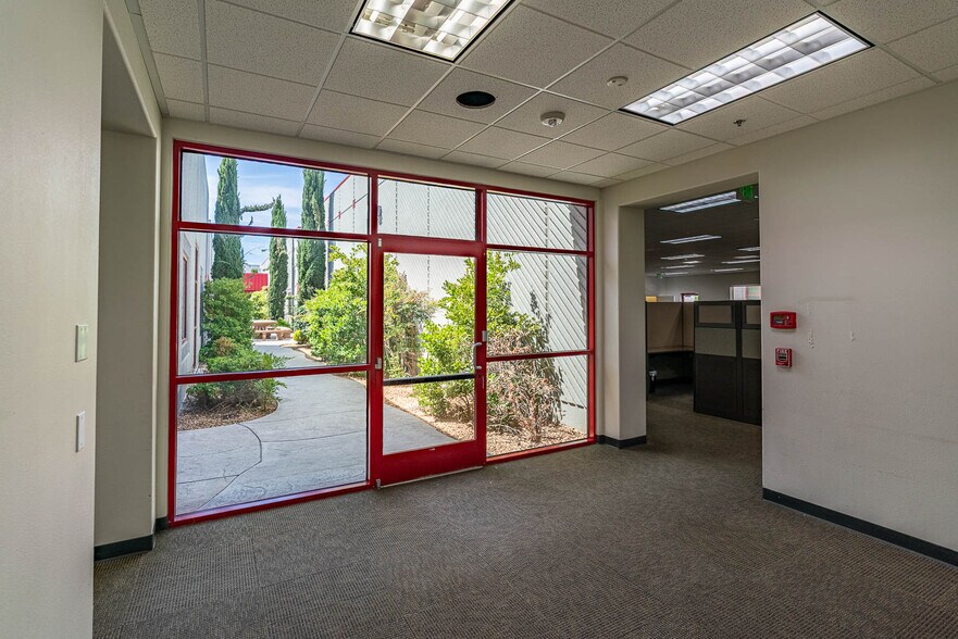 More Photos Of 314-320 E Avenue K6, Lancaster Industrial For Lease
