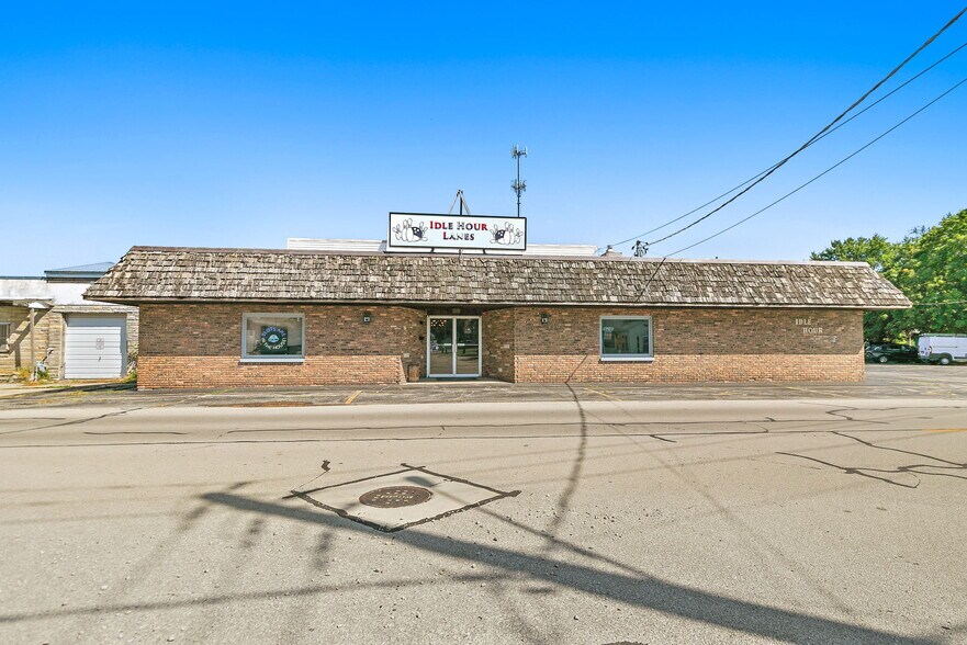 More Photos Of 927 E Railroad St, Sandwich Bowling Alley For Sale