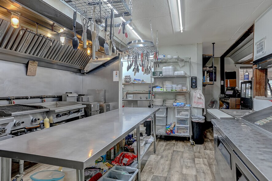 More Photos Of 117 S Franklin St, Colbert Restaurant For Sale