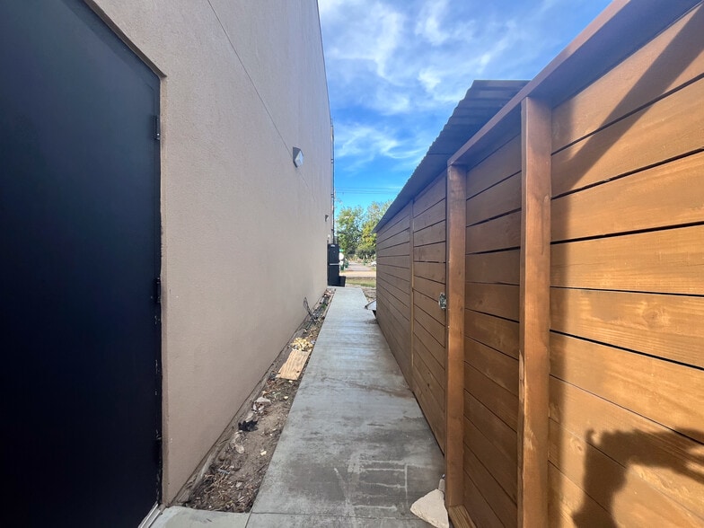 More Photos Of 5316 Washington Ave, Houston Bar For Lease