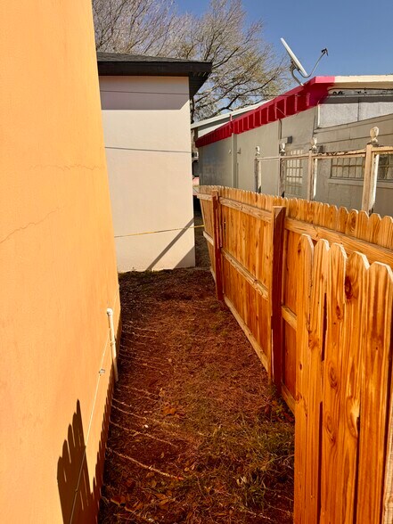 More Photos Of 463 Grant St, Dunedin Restaurant For Lease