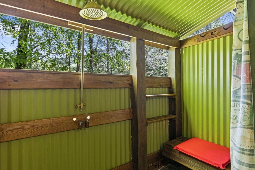 More Photos Of 32 Owl Creek Rd, Murphy Trailer Camper Park For Sale