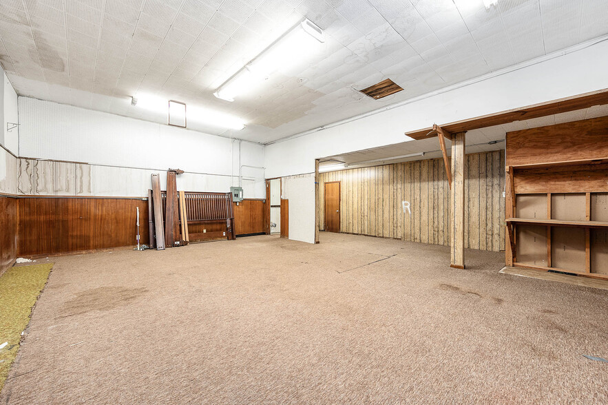 More Photos Of 101 E Monseratte St, El Campo Storefront For Sale