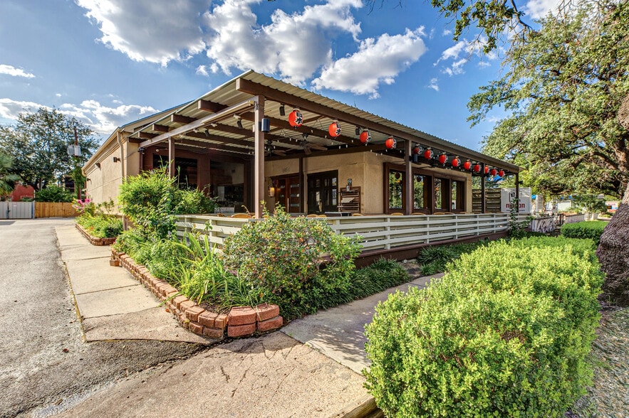 More Photos Of 4464 Montrose Blvd, Houston Specialty For Lease