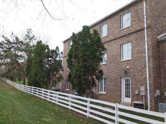 More Photos Of 11700-11706 Bowman Green Dr, Reston Office For Lease