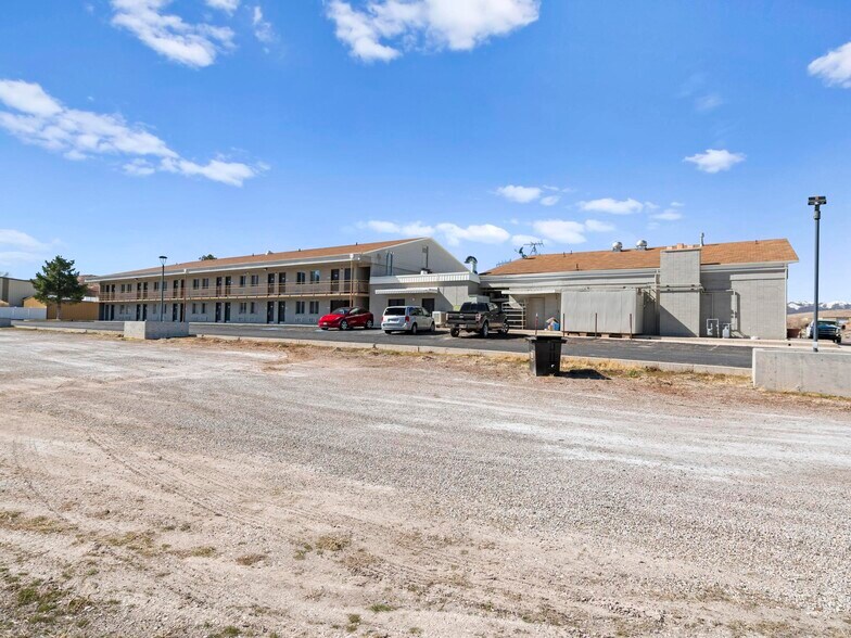 More Photos Of 1225 S State St, Salina Hotel For Sale