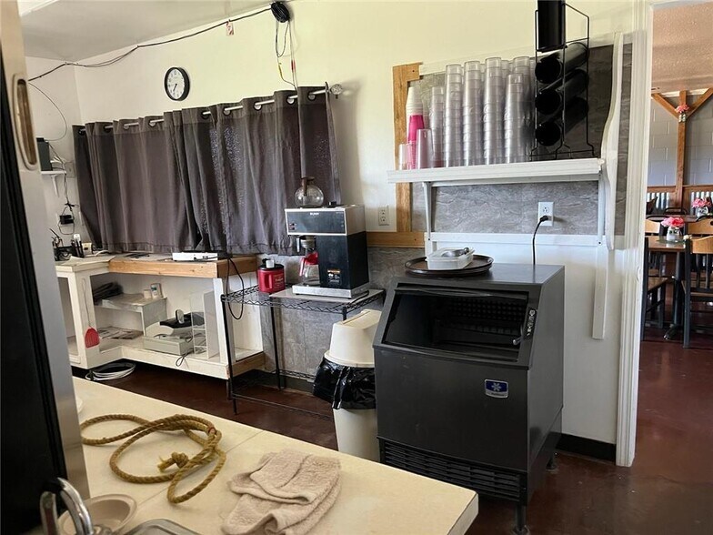 More Photos Of 20674 S Highway 59, Evansville Restaurant For Sale