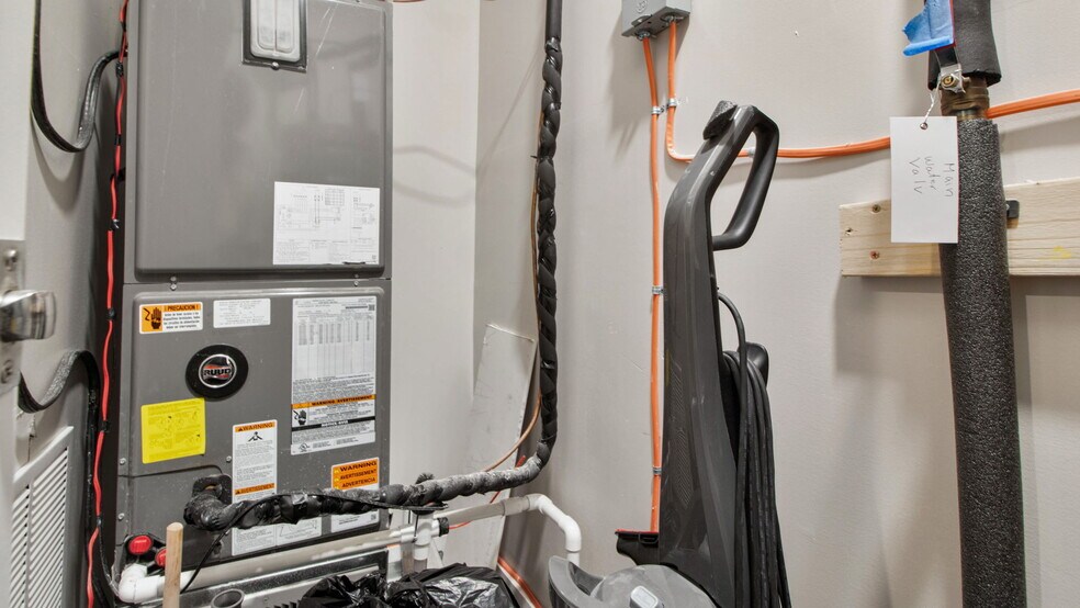 More Photos Of 1414 Pennsylvania Ave SE, Washington Apartments For Sale