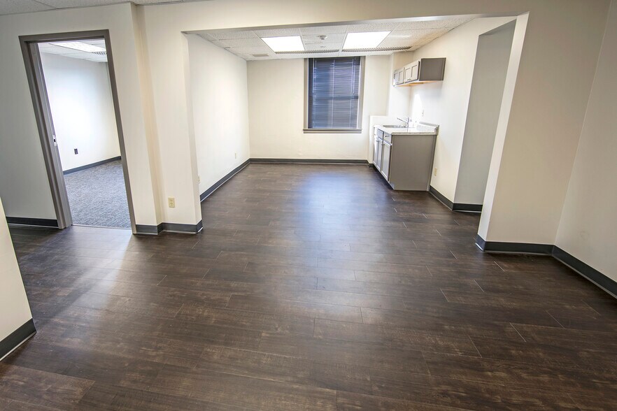 More Photos Of 826 Brookline Blvd, Pittsburgh Storefront Retail Office For Sale