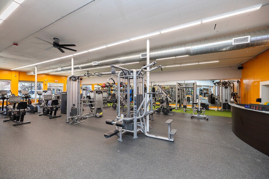 More Photos Of 115 N Main St, Lindsborg General Retail For Sale