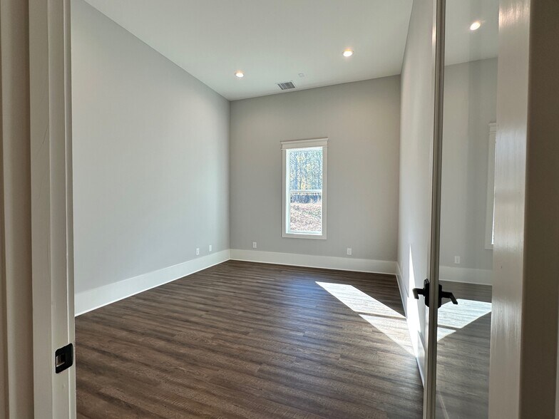 More Photos Of 2053 Experiment Station Rd, Watkinsville Office For Sale