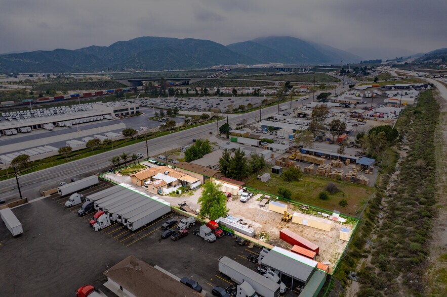 More Photos Of 18642 Cajon Blvd, San Bernardino Warehouse For Sale