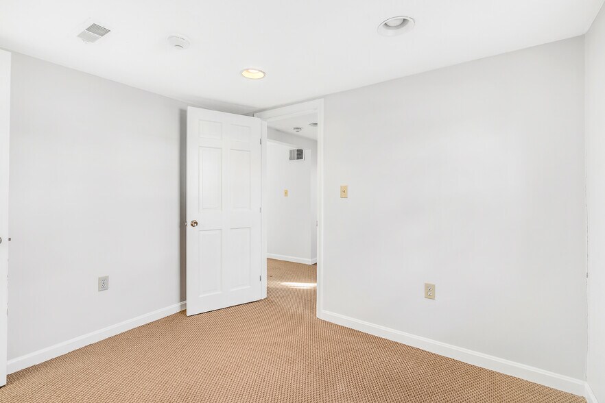 More Photos Of 311 Boston Post Rd, Wayland Office For Sale