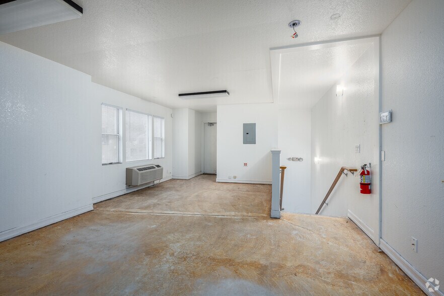More Photos Of 1530 16th St, Sacramento Storefront Retail Office For Lease