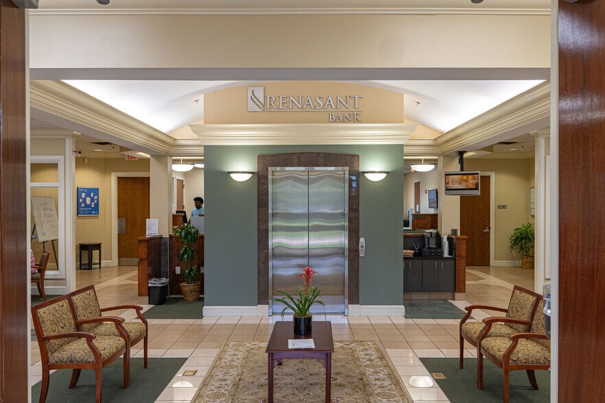 More Photos Of 1600 Highland Colony Pky, Madison Bank For Lease