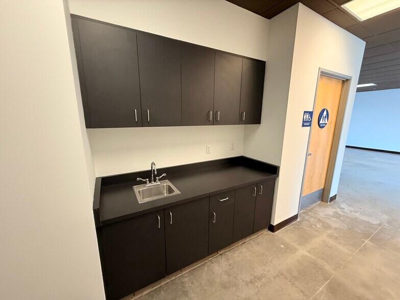 More Photos Of 28751 Industry Dr, Valencia Warehouse For Sale