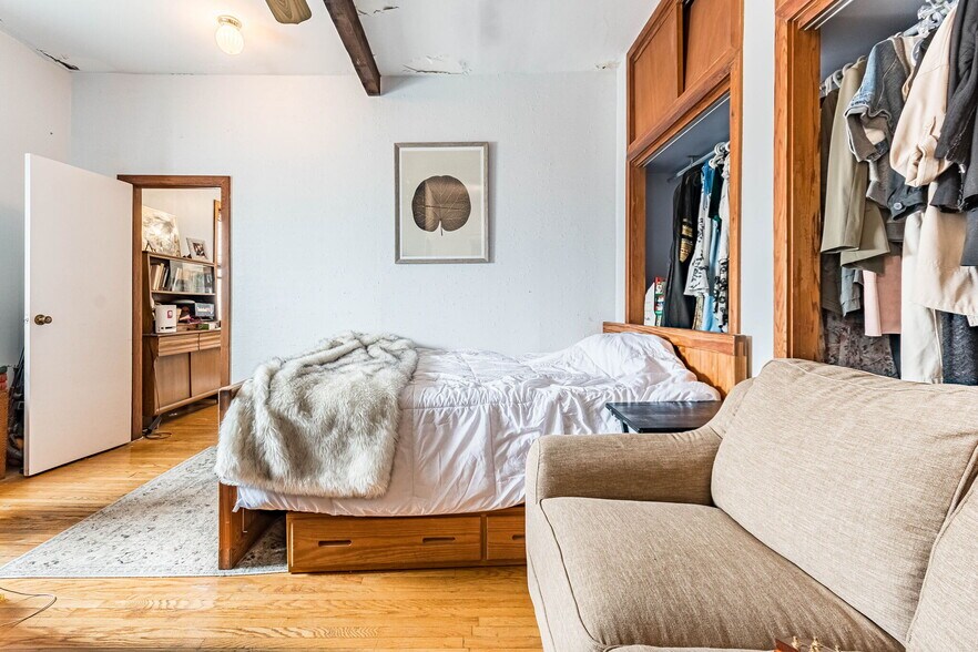 More Photos Of 530 Bathurst St, Toronto Land For Sale