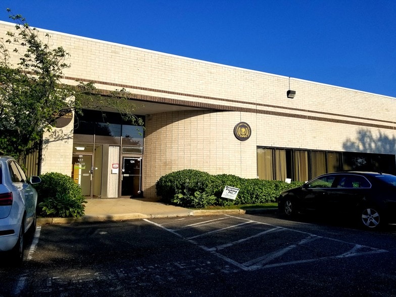 More Photos Of 110 Bi County Blvd, Farmingdale Light Distribution For Lease