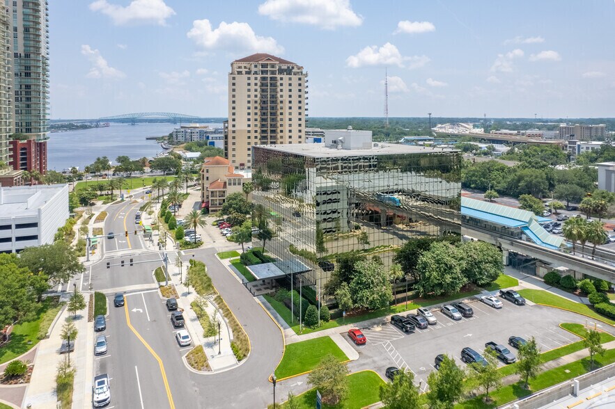 More Photos Of 1300 Riverplace Blvd, Jacksonville Office For Lease