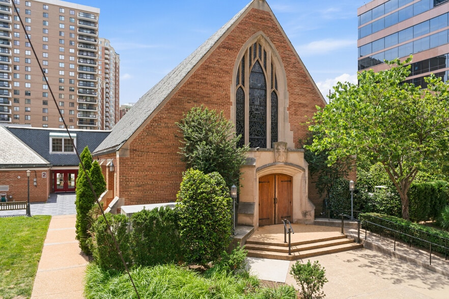 More Photos Of 915 N Oakland St, Arlington Religious Facility For Lease
