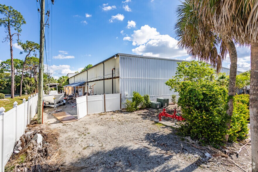 More Photos Of 1901 Crystal Dr, Fort Myers Freestanding For Sale