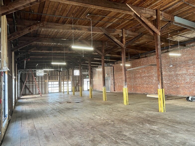 More Photos Of 1 E Main St, Greenville Unknown For Lease