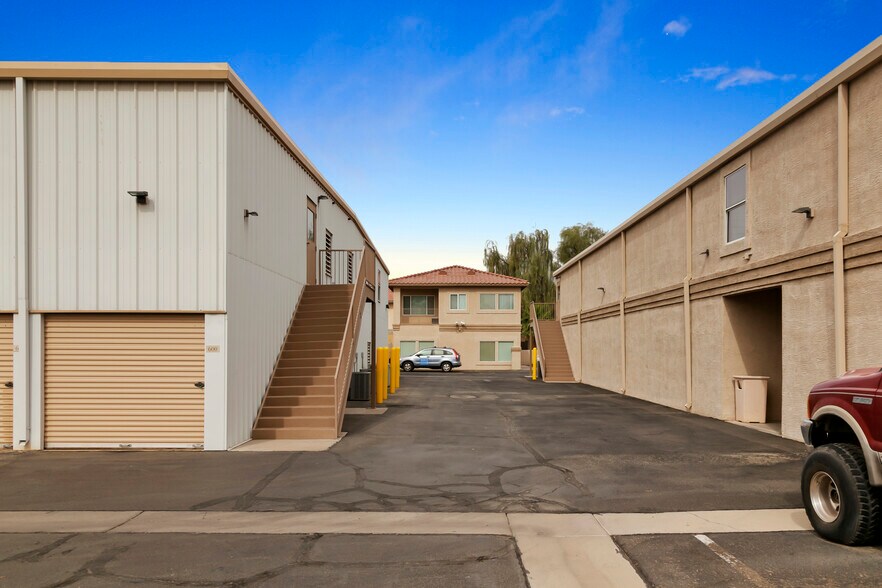 More Photos Of 13551 W Glendale Ave, Glendale Self Storage For Sale