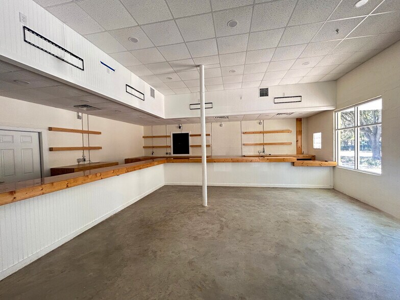 More Photos Of 223 S Main St, Gainesville Freestanding For Lease