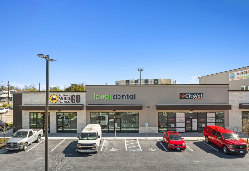 More Photos Of 2201 Airport Blvd, Austin Storefront For Sale