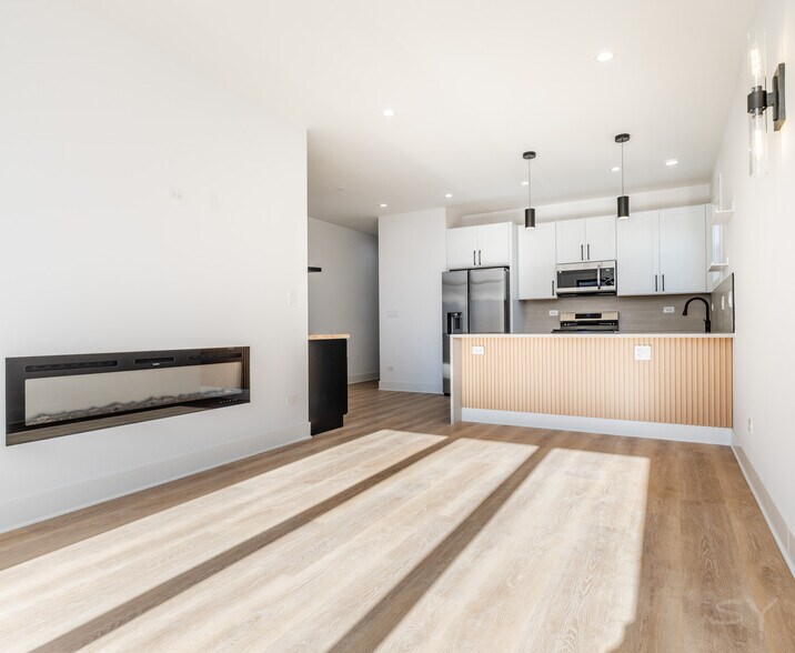 More Photos Of 2941 W Wilcox St, Chicago Apartments For Sale