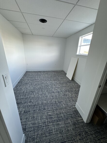 More Photos Of 30 Coronado Rd, Warwick Service For Lease