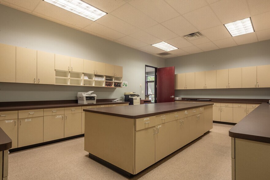 More Photos Of 4580 W Post Rd, Las Vegas Office For Sale