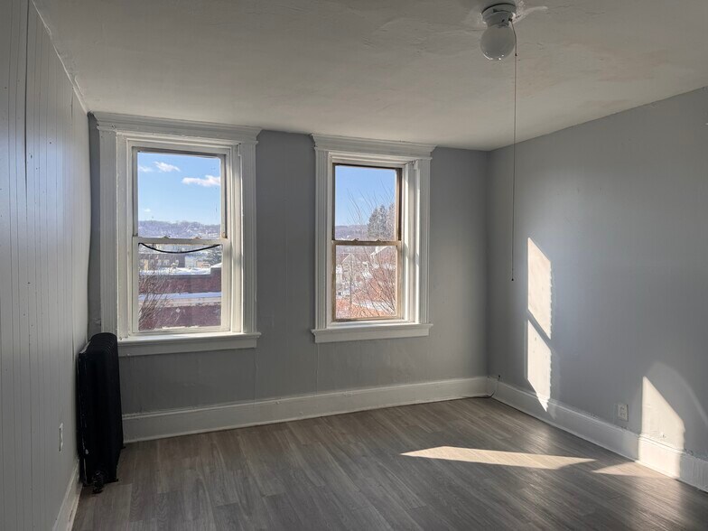 More Photos Of 48-50 Mitchell Ave, Waterbury Apartments For Sale