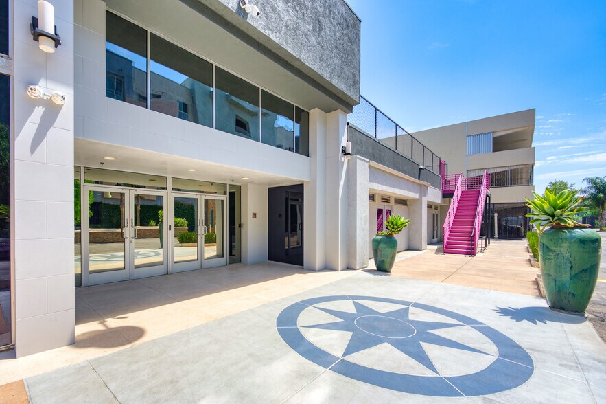 Primary Photo Of 6842 Van Nuys Blvd, Van Nuys Office For Lease