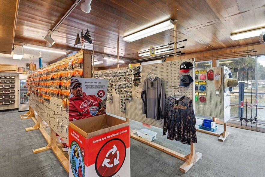 More Photos Of 1006 W Burleigh Blvd, Tavares General Retail For Sale