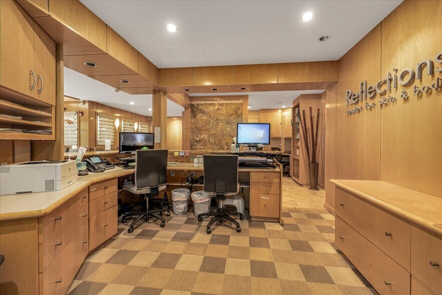 More Photos Of 299 E Northfield Rd, Livingston Medical For Sale