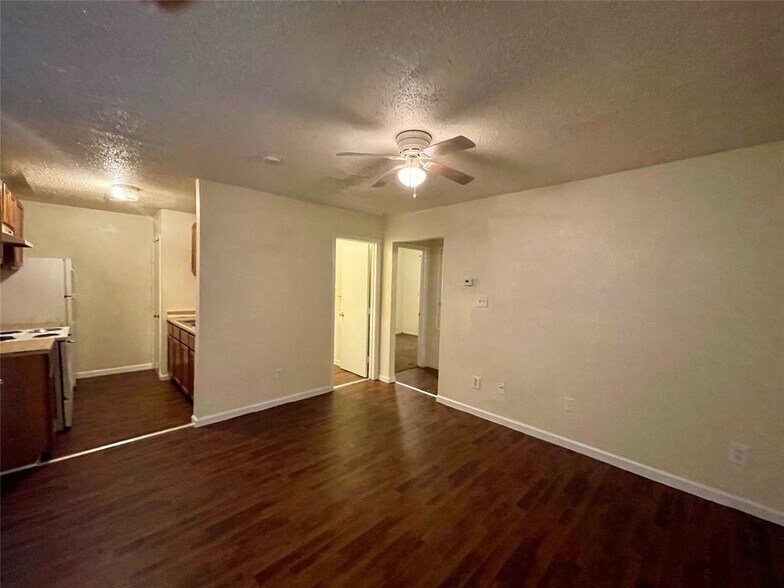 More Photos Of 2003 Phillips St, Prairie View Apartments For Sale