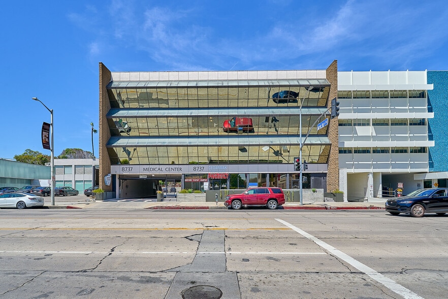 Primary Photo Of 8737 Beverly Blvd, West Hollywood Medical For Sale