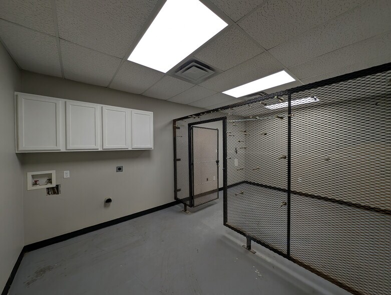 More Photos Of 2807 S County Road 1242, Midland Warehouse For Lease