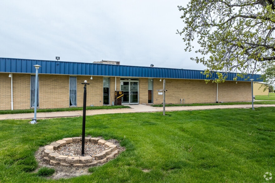 More Photos Of 1805 E Washington St, Mount Pleasant Warehouse For Sale