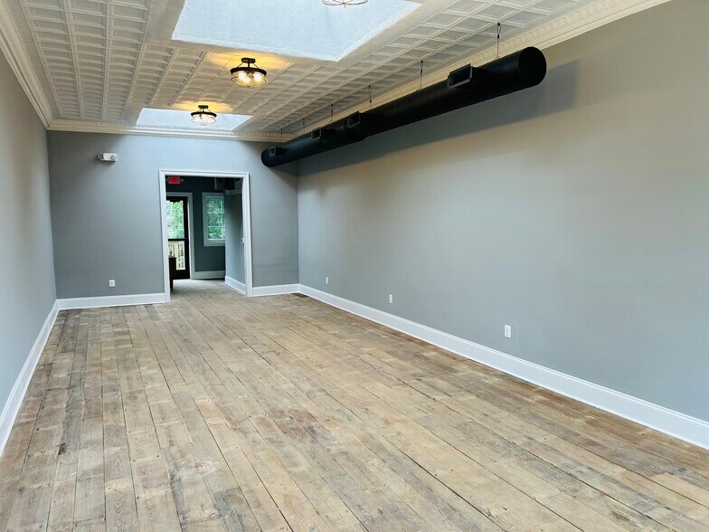 More Photos Of 5 E King St, Malvern Storefront Retail Office For Lease