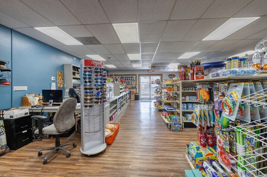 More Photos Of 49 Encino Dr, Concan Convenience Store For Sale