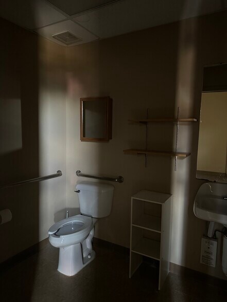 More Photos Of 1533 Bonnie Ln, Cordova General Retail For Lease