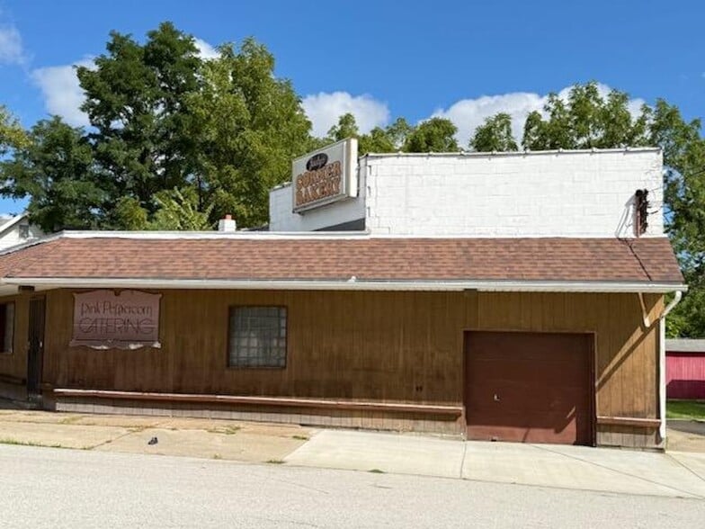 More Photos Of 501 Lake Ave, Elyria General Retail For Sale