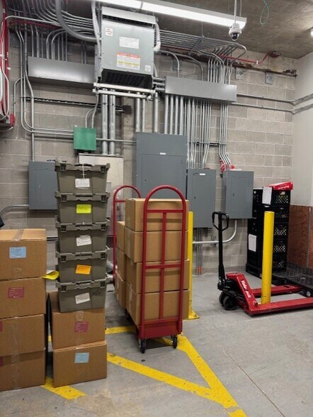 More Photos Of 1031-1041 W Addison St, Chicago Storefront For Lease