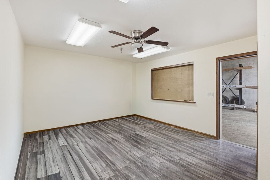 More Photos Of 113 E Pioneer St, Phoenix Warehouse For Lease
