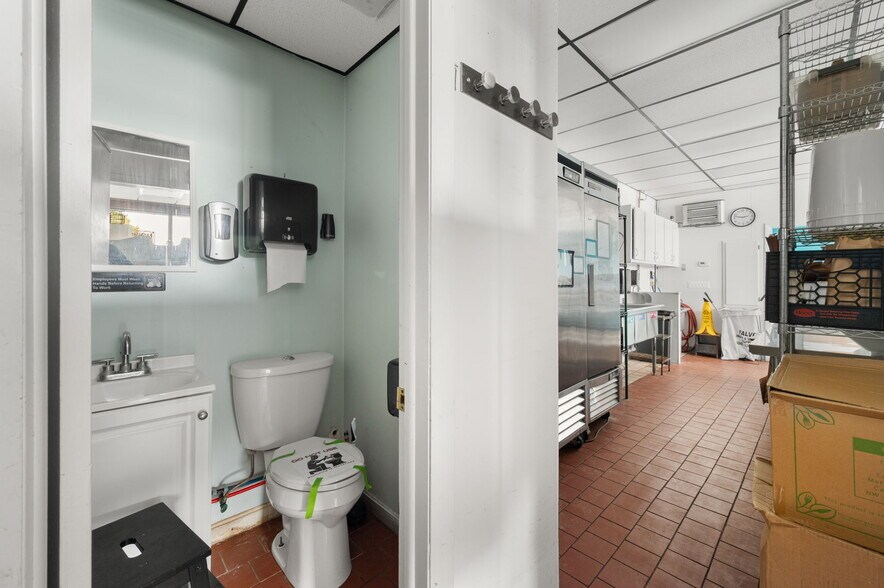 More Photos Of 17 S Main St, Brooklyn Freestanding For Sale