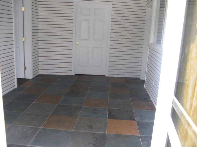 More Photos Of 675 W Shore Rd, Warwick Showroom For Lease