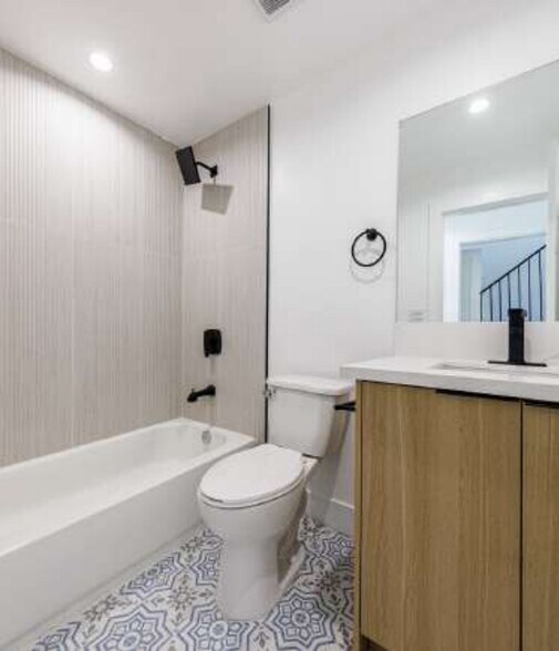 More Photos Of 2938 S Sycamore Ave, Los Angeles Apartments For Sale