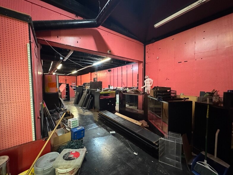 More Photos Of 2130 Austin Hwy, San Antonio General Retail For Sale